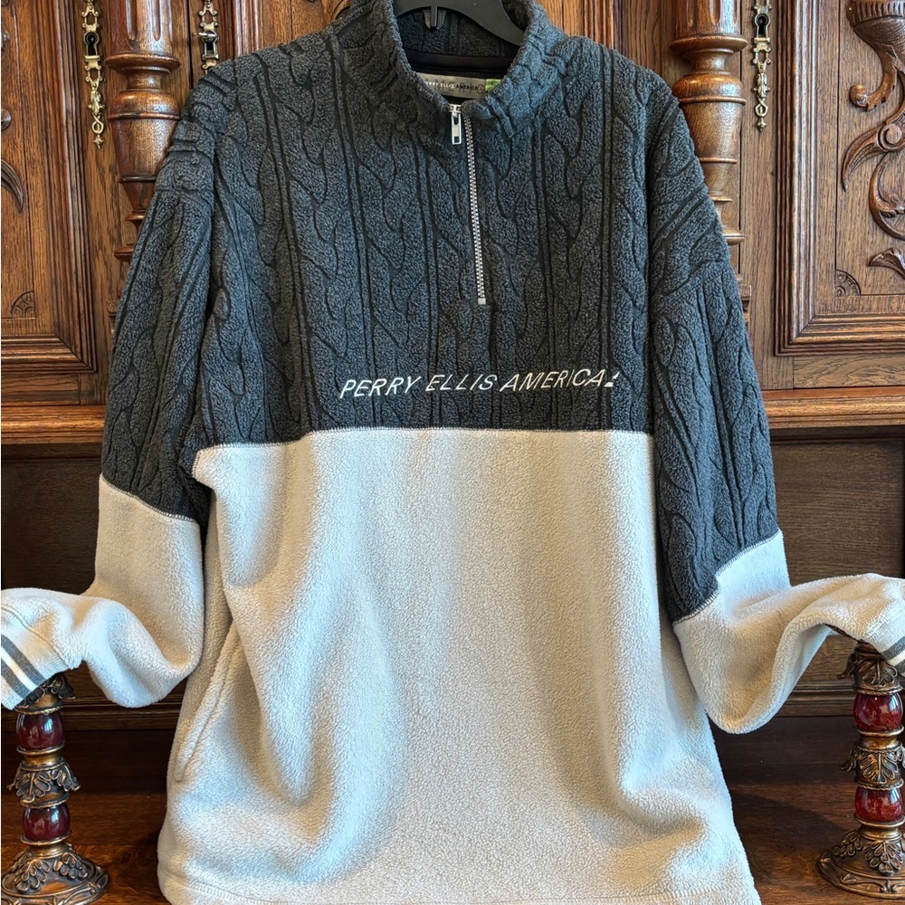 PERRY ELLIS ZIP UP SWEATER